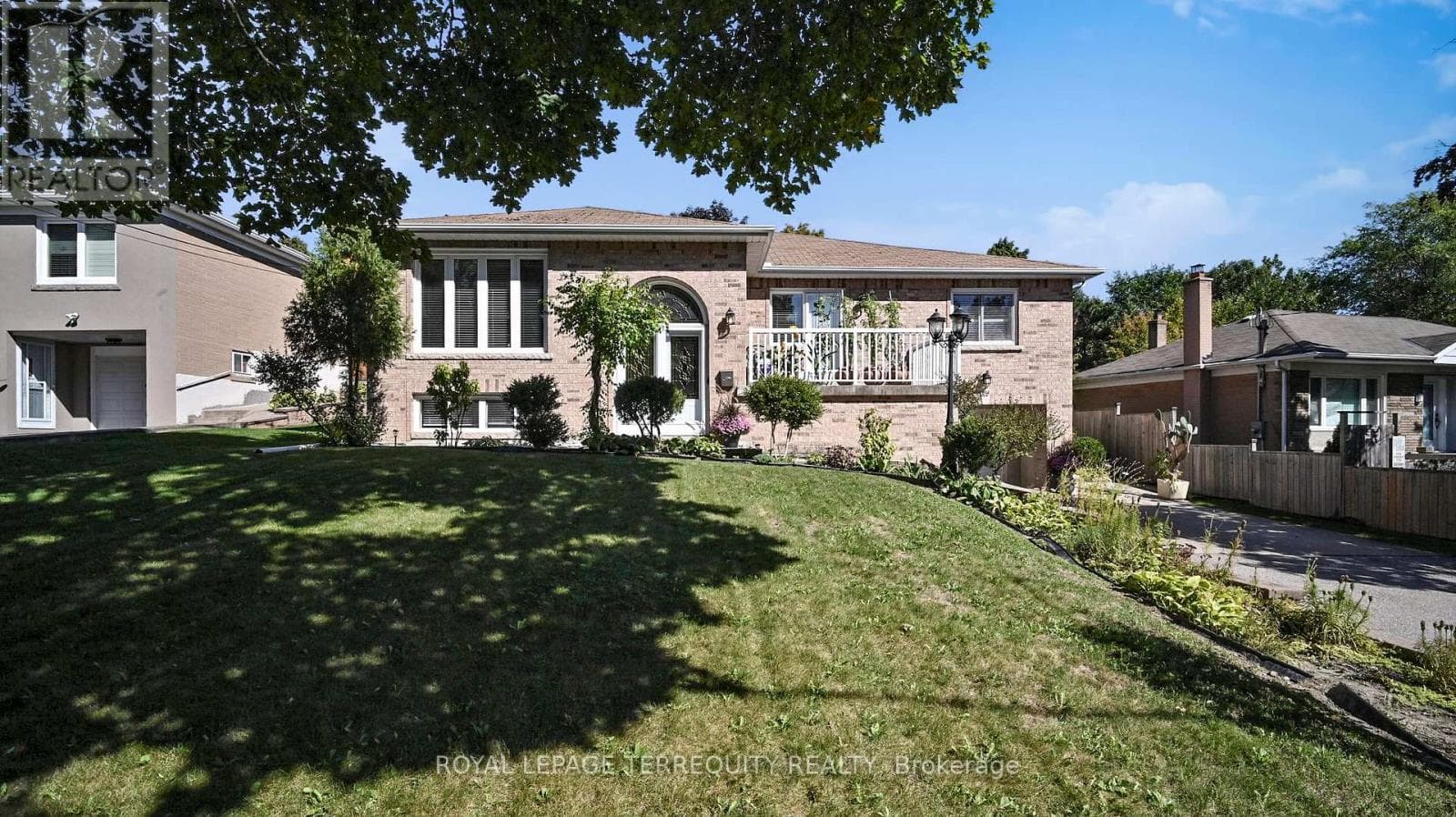 134 HADRIAN DRIVE, Toronto — photo 2