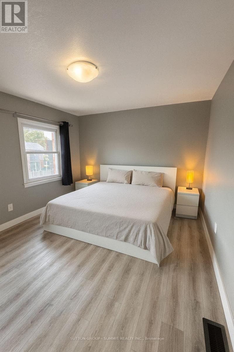 36 - 1060 SOUTHDALE ROAD E — photo 4