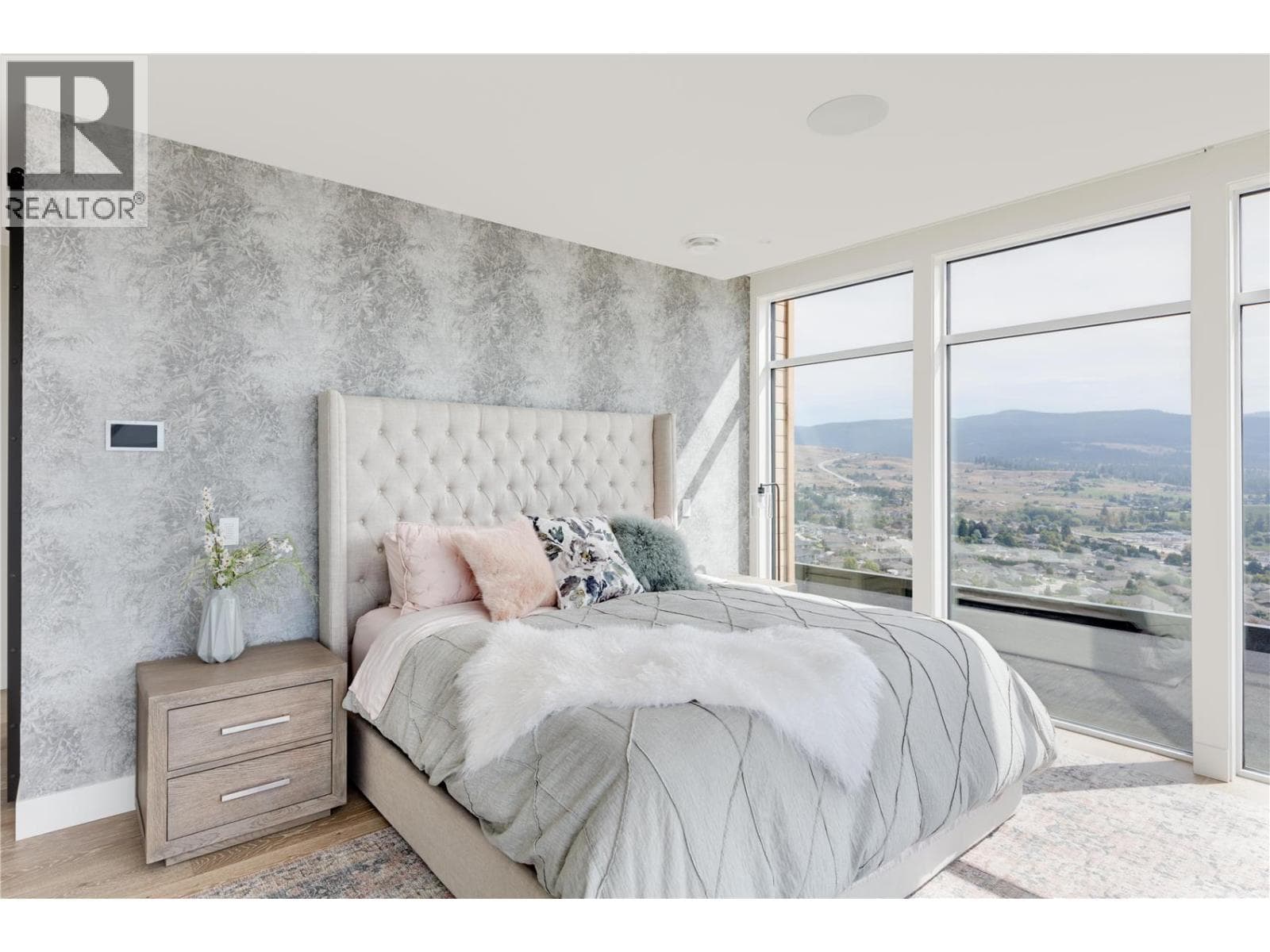 1372 MINE HILL DRIVE, Interior REALTORS® — photo 2
