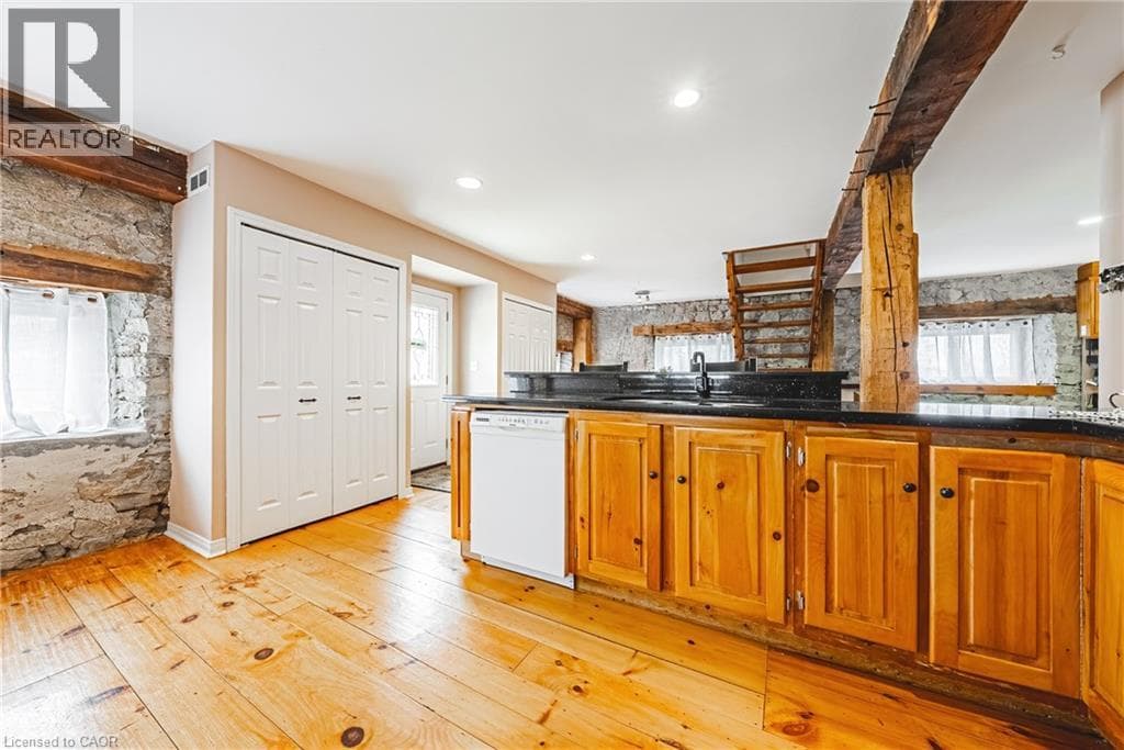 110 FREELTON ROAD — photo 3