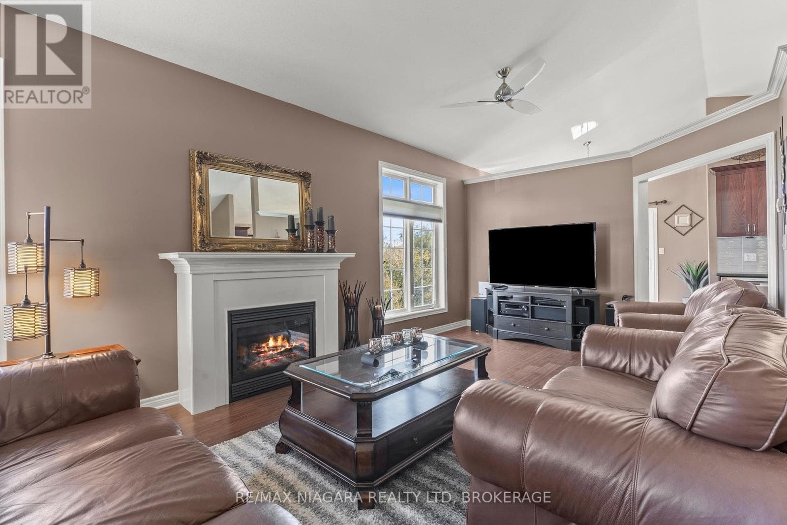 3579 CARVER STREET in 