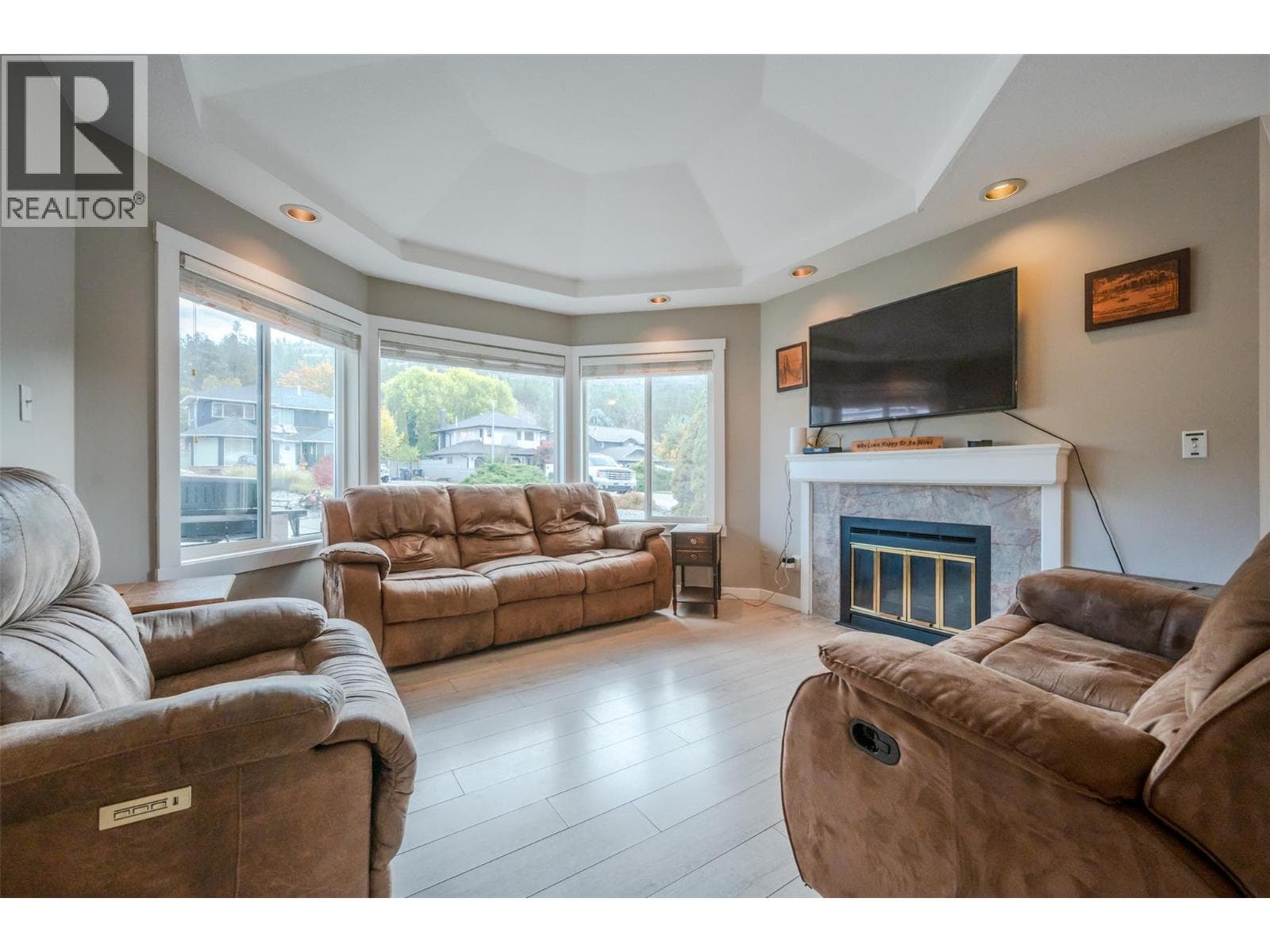 138 EVERGREEN CRESCENT, Interior REALTORS® — photo 2
