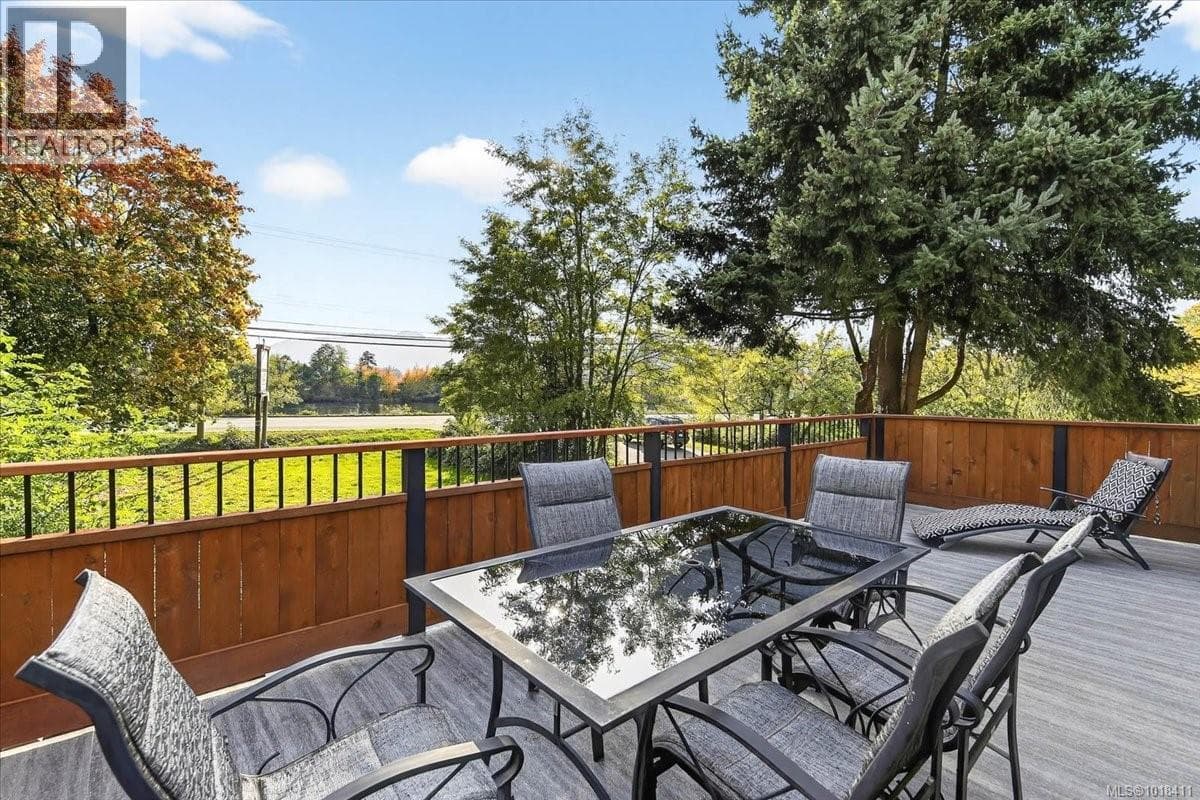 5238 Heaslip Rd, Vancouver Island — photo 3