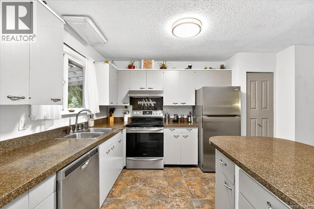 5238 Heaslip Rd, Vancouver Island — photo 5