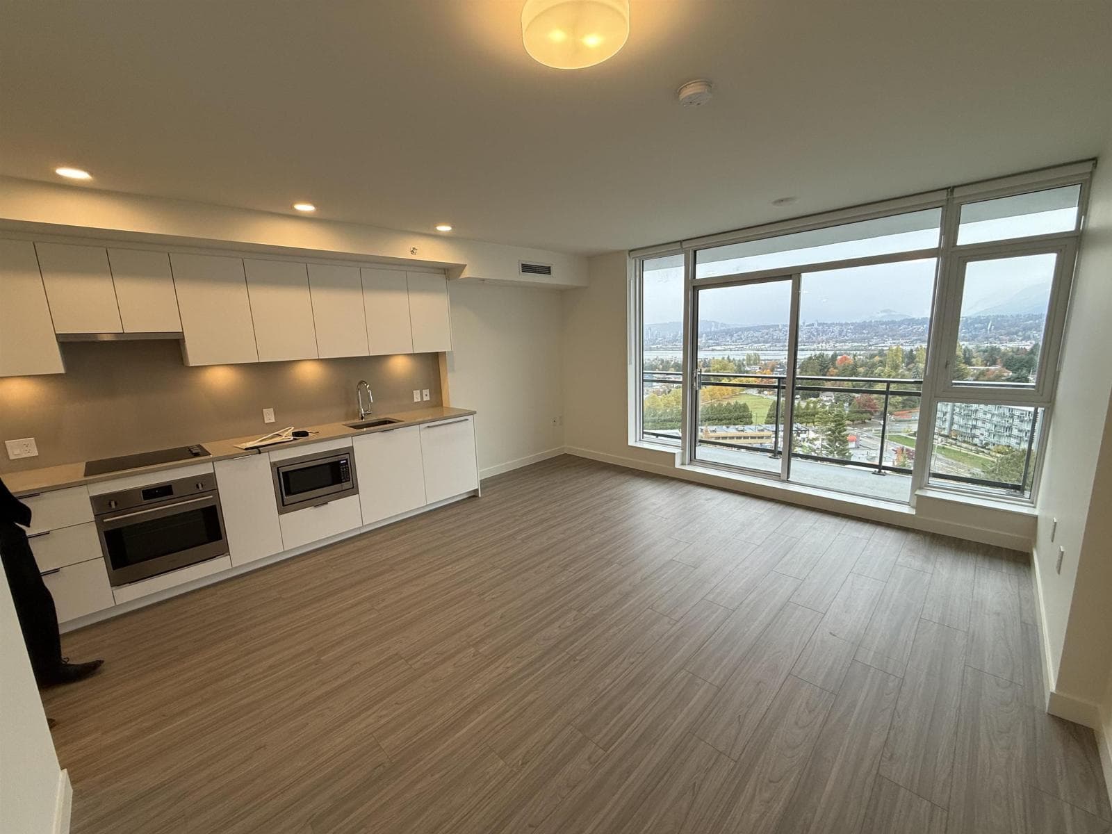 1510 13675 107A AVENUE in Whalley