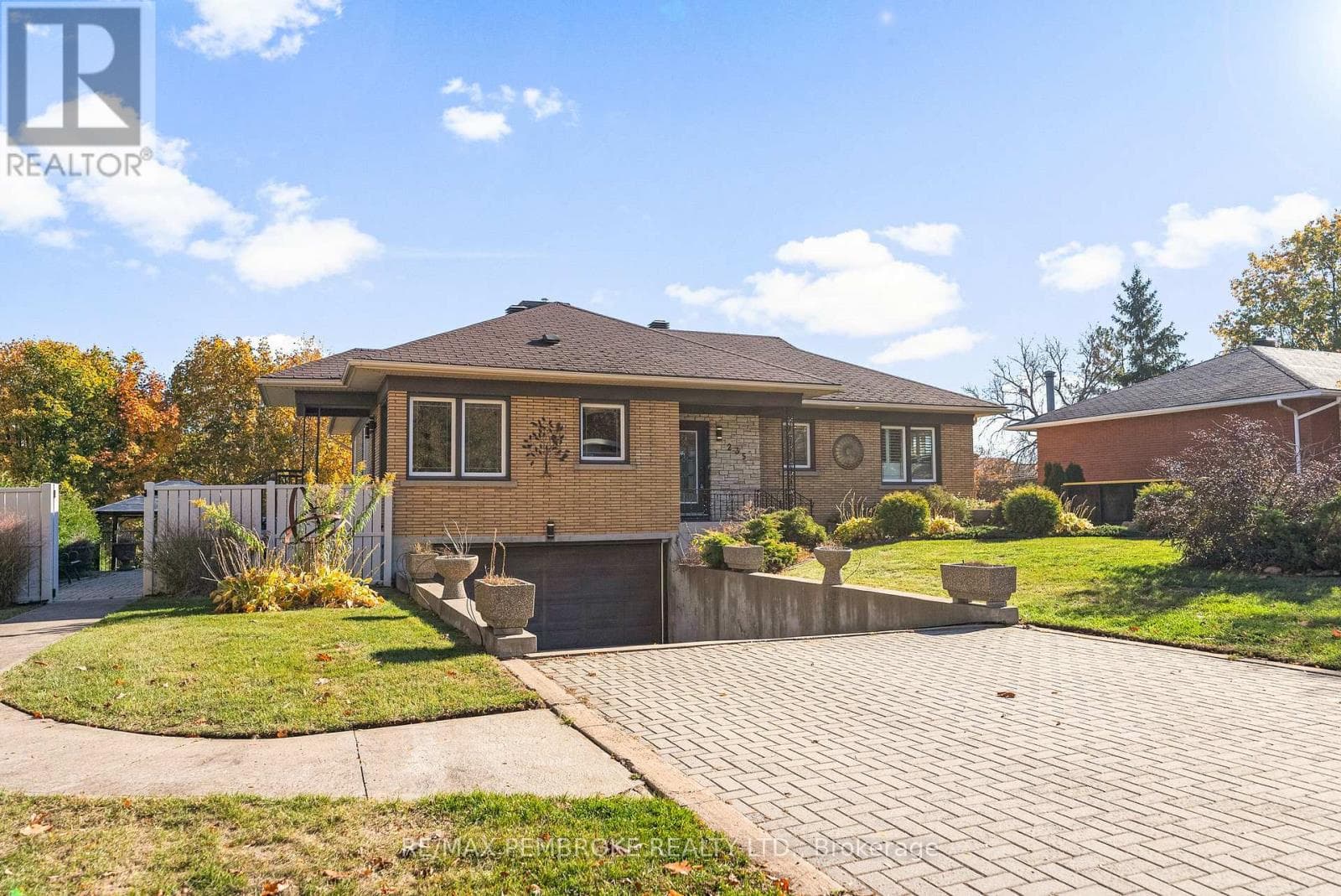 235 BROADVIEW DRIVE — photo 2