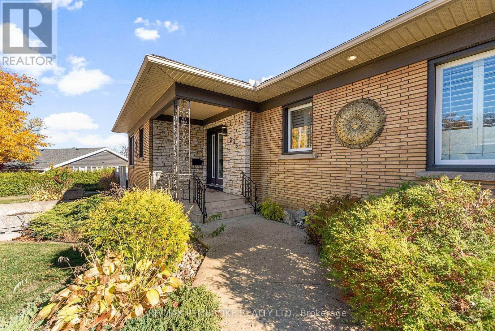 235 BROADVIEW DRIVE — photo 4