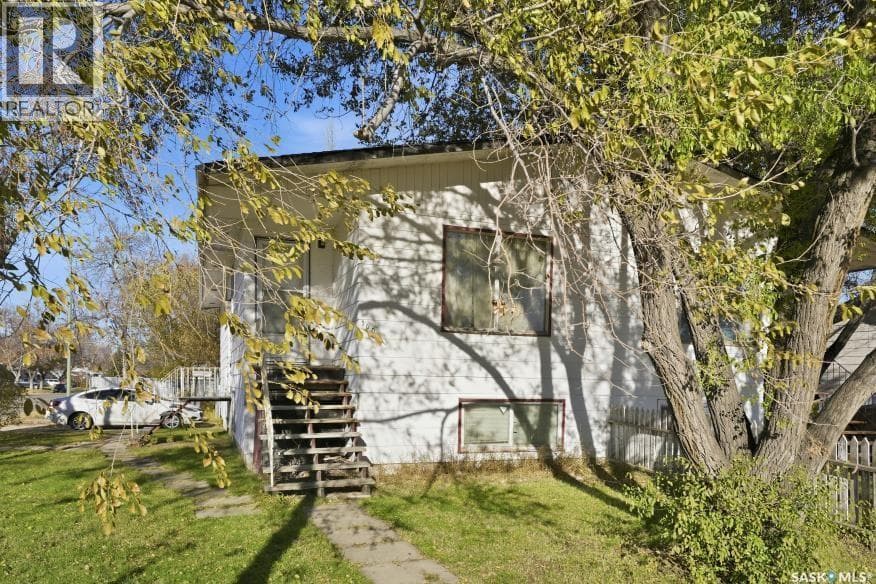 138-140 Clancy DRIVE, Saskatchewan — photo 2