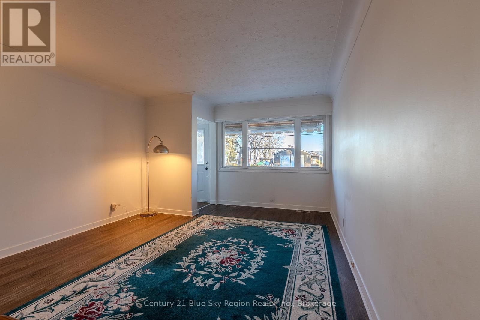 994 PREMIER ROAD, North Bay — photo 3