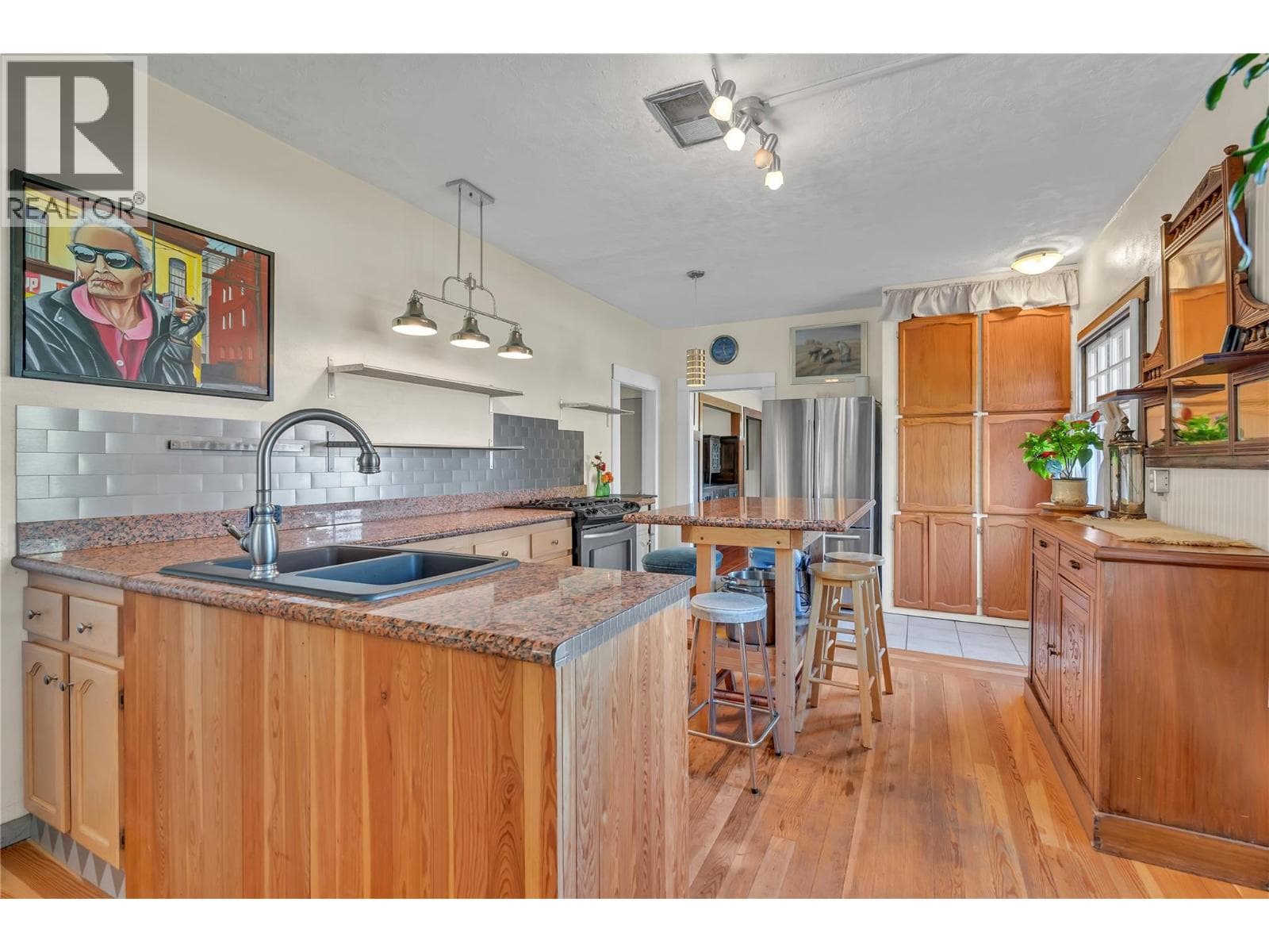 235 MIDDLE BENCH ROAD NORTH, Interior REALTORS® — photo 4