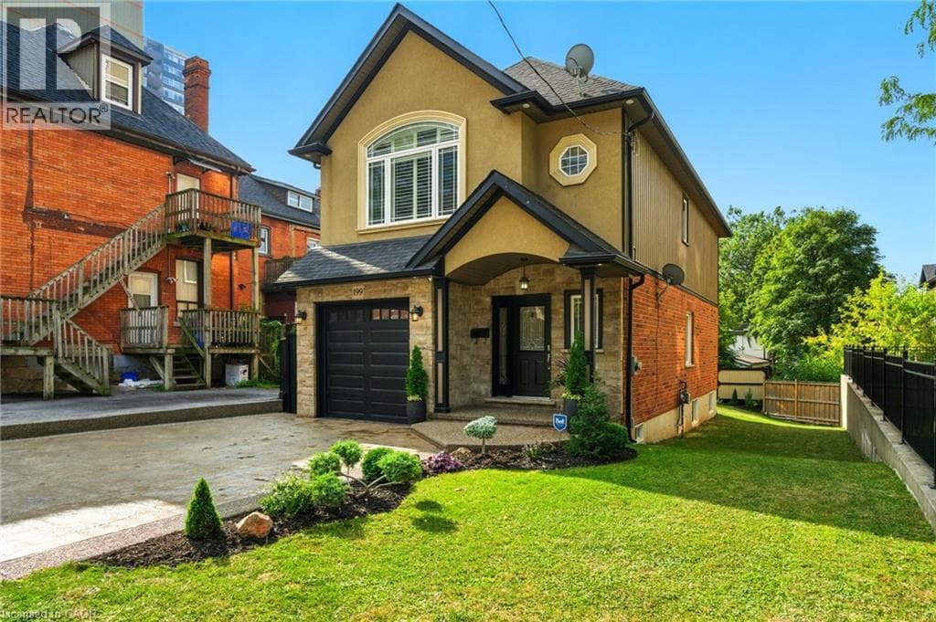199 HUNTER STREET WEST in Durand