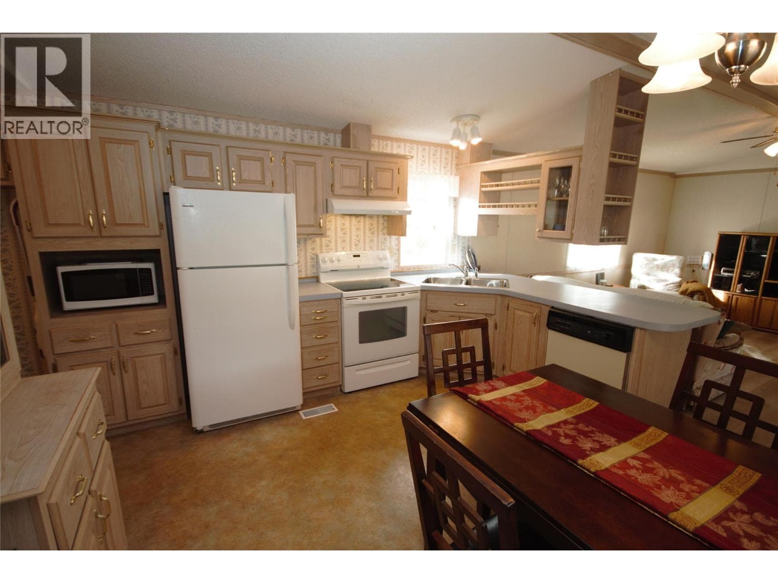 8598 Hwy 97 Unit# 33, Interior REALTORS® — photo 5