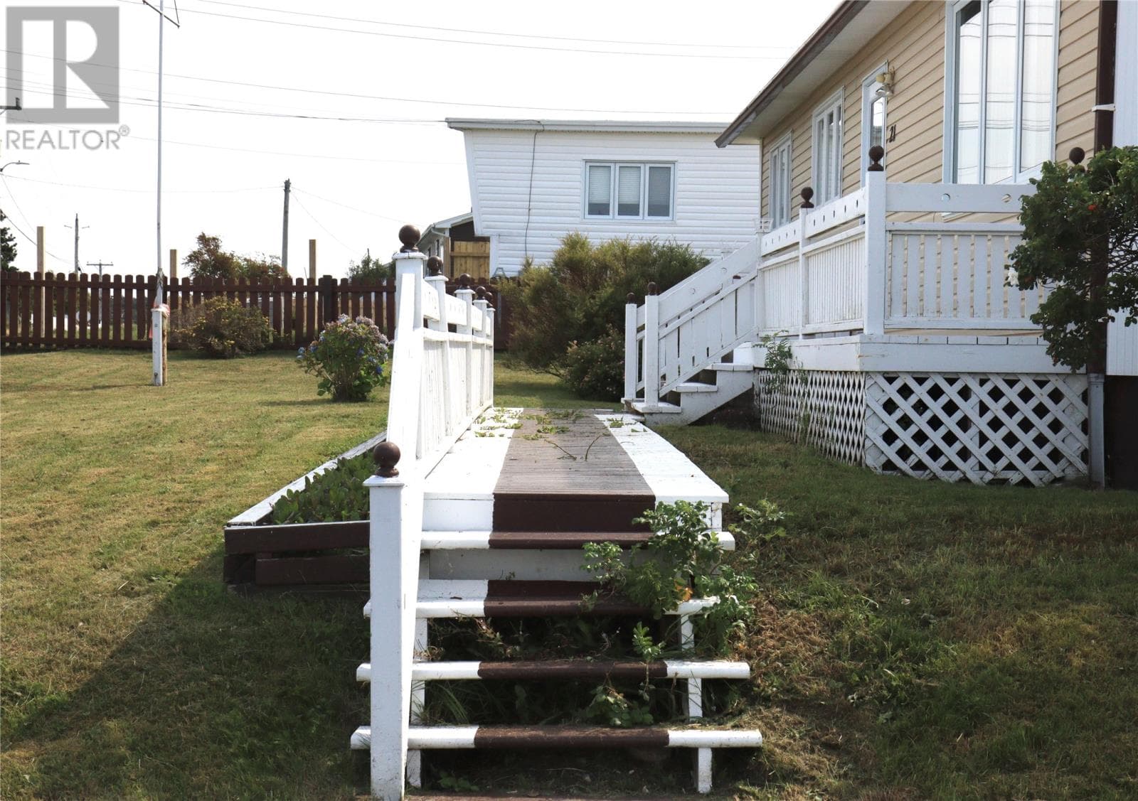 21 Joy's Lane — photo 3