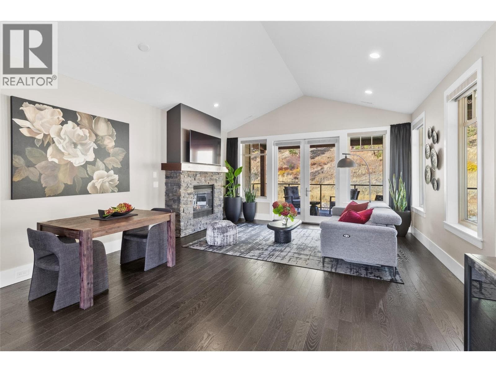 4000 Redstone Crescent Unit# 221, Interior REALTORS® — photo 2