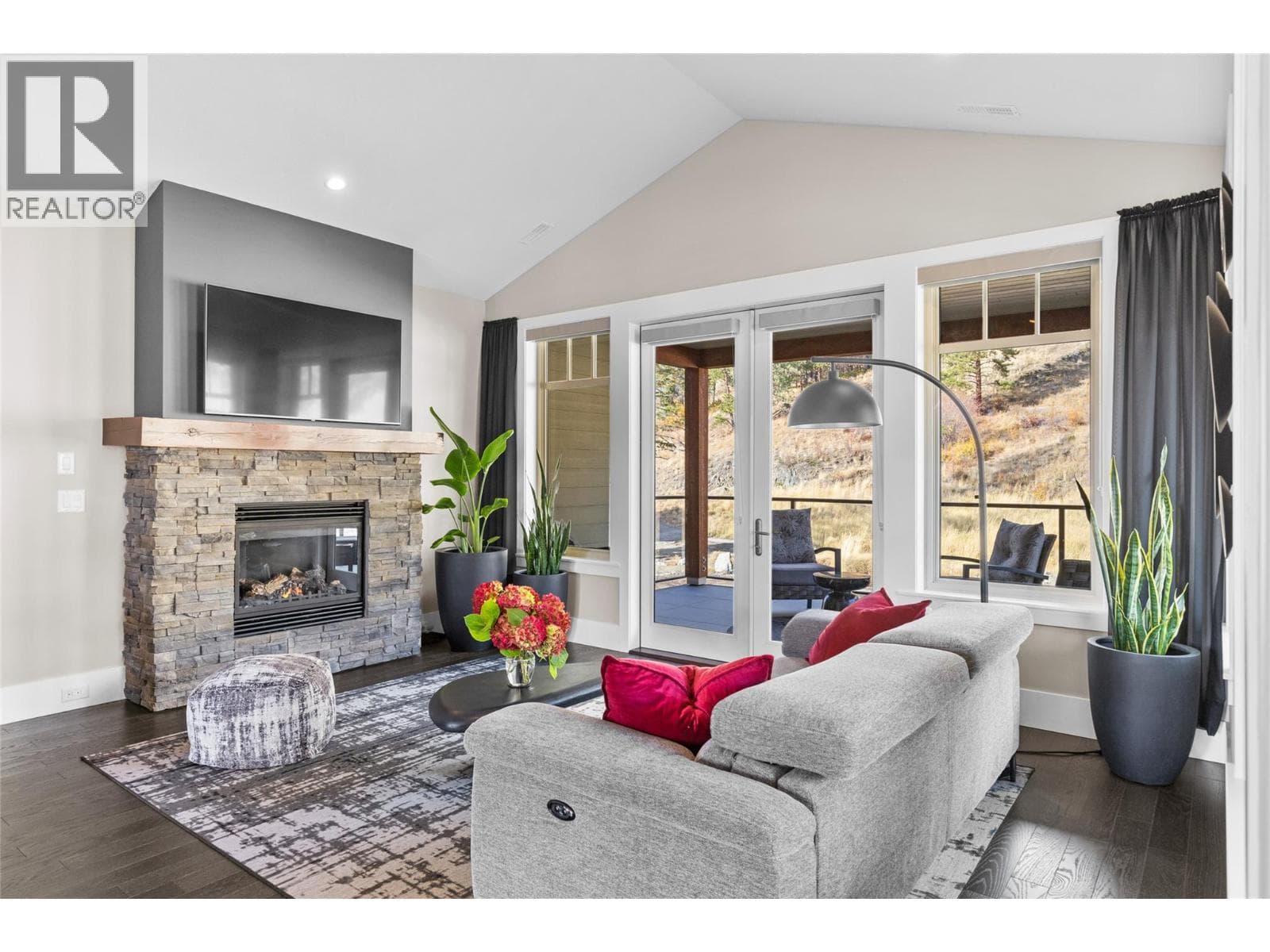 4000 Redstone Crescent Unit# 221, Interior REALTORS® — photo 3