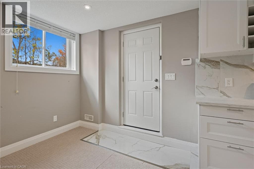 556 NETHERWOOD CRESCENT UNIT LOWER — photo 5