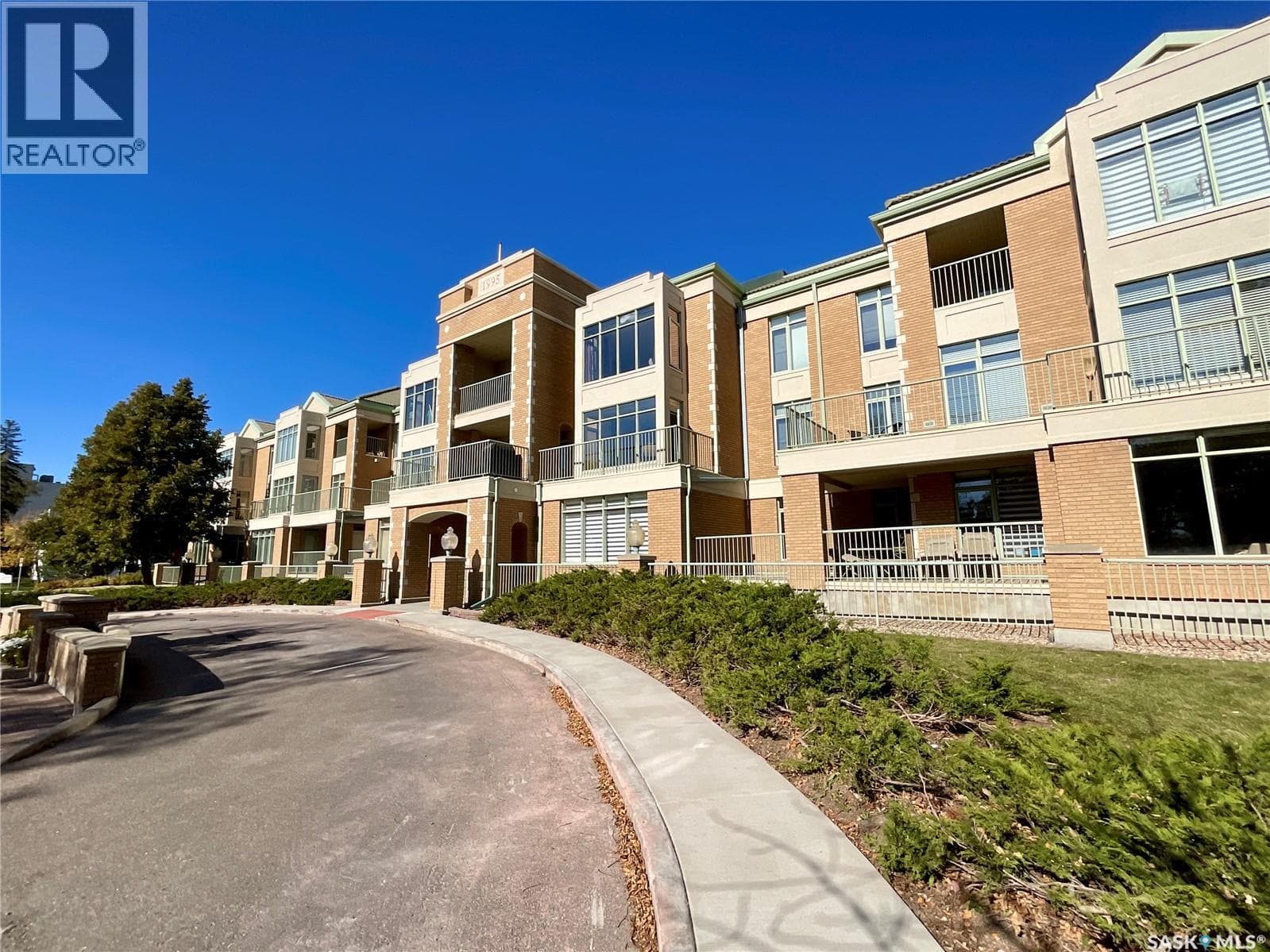 212 2050 College AVENUE in Old 33