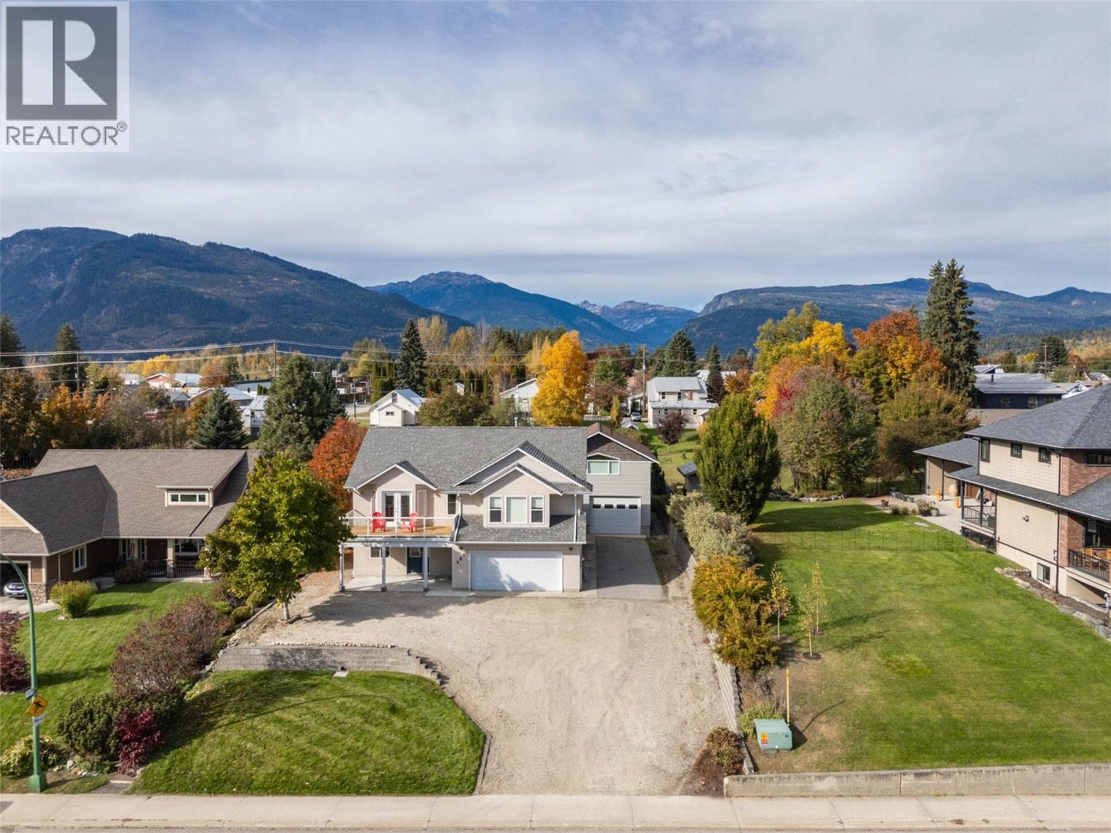 909 Edward Street, Interior REALTORS® — photo 4