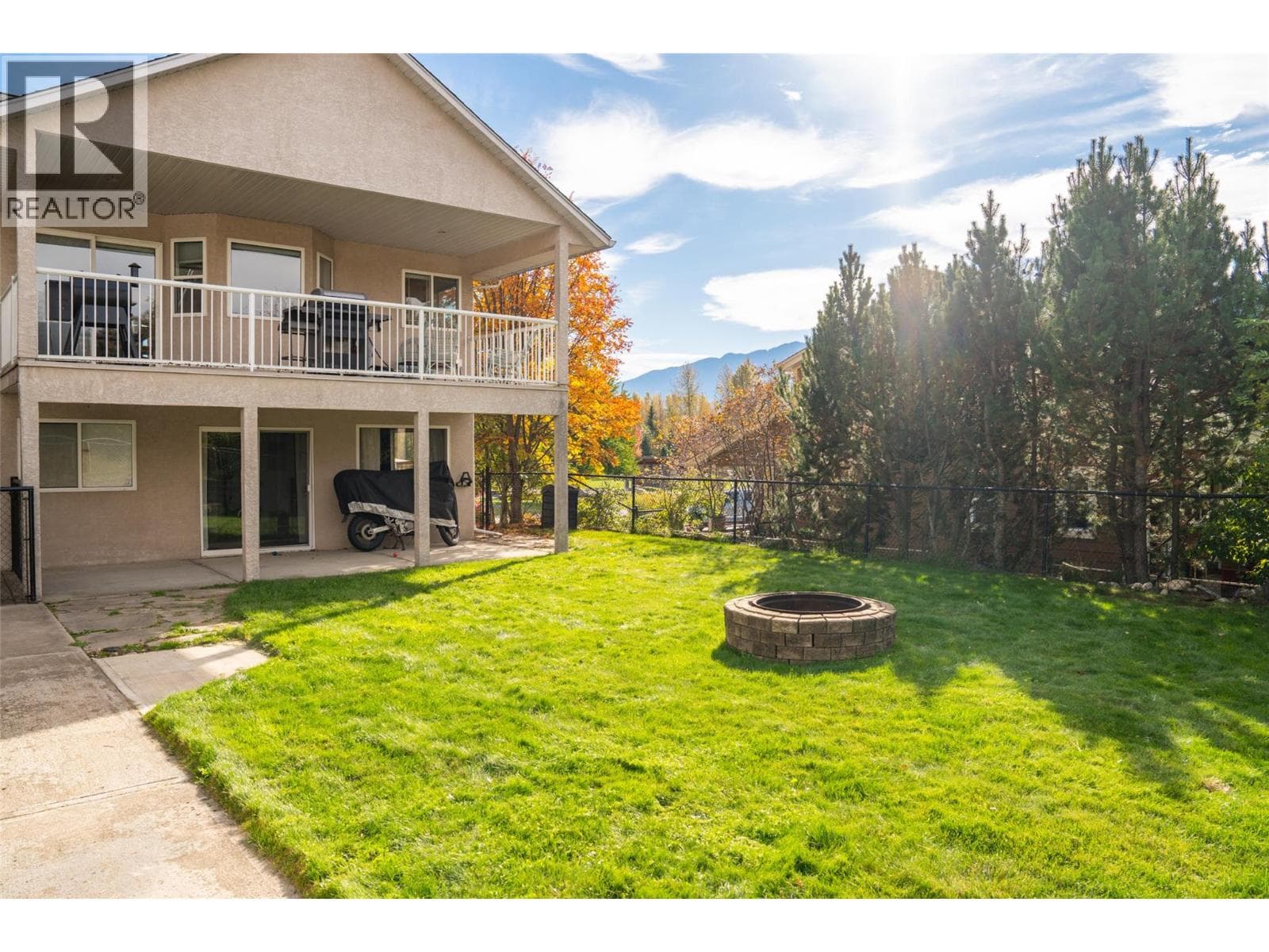 909 Edward Street, Interior REALTORS® — photo 3