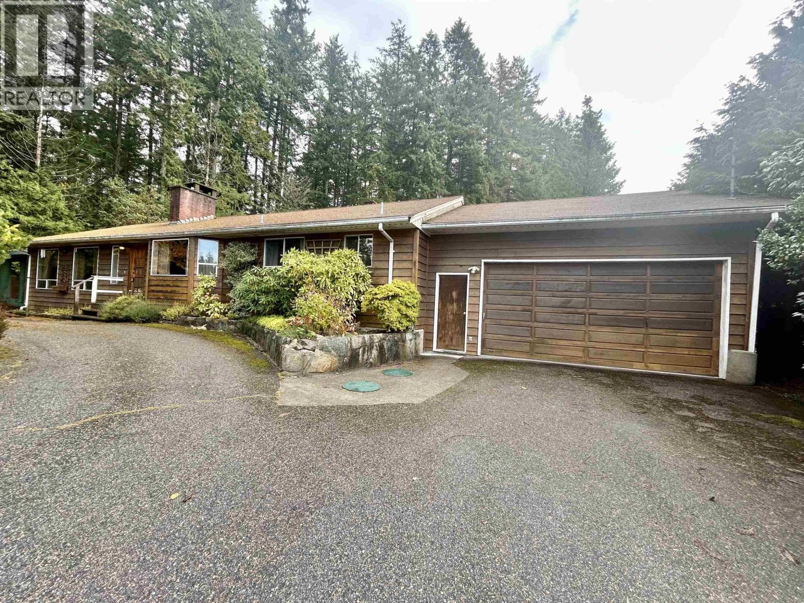 588 VETERANS ROAD, Greater Vancouver — photo 2