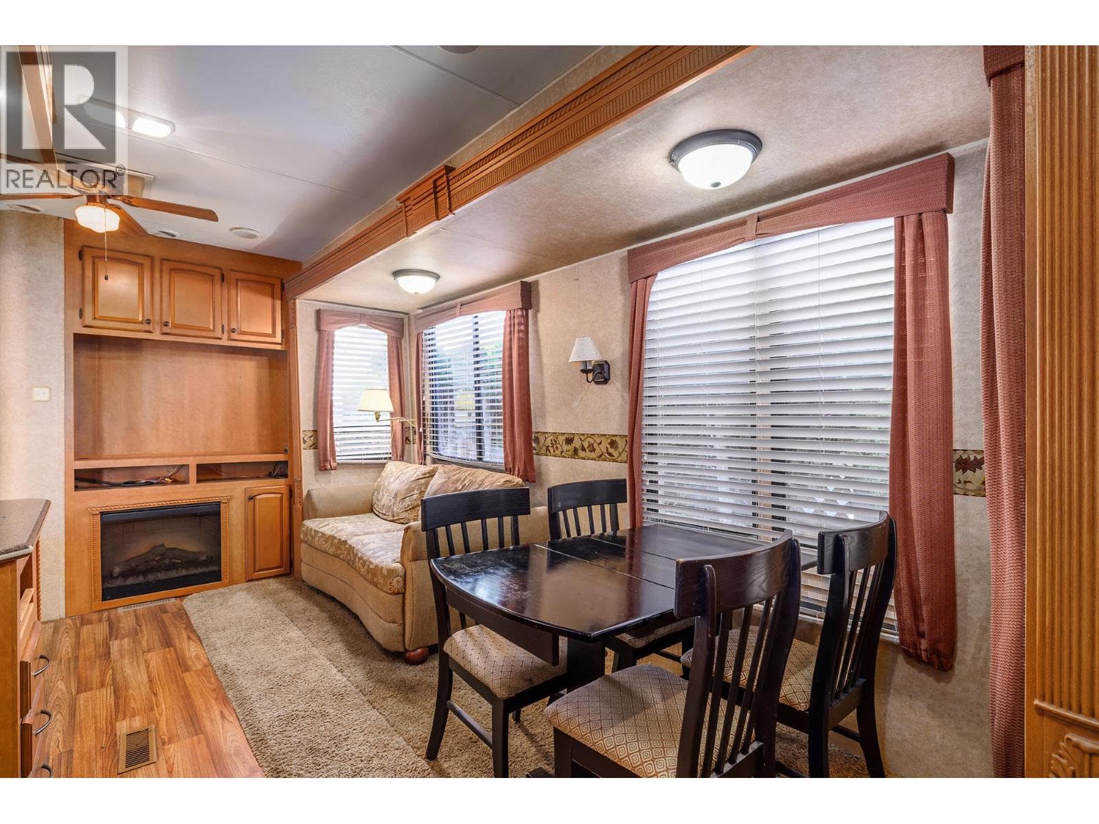 600 415 COMMONWEALTH ROAD, Interior REALTORS® — photo 2