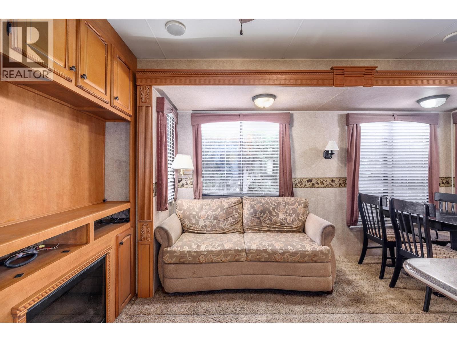 600 415 COMMONWEALTH ROAD, Interior REALTORS® — photo 3