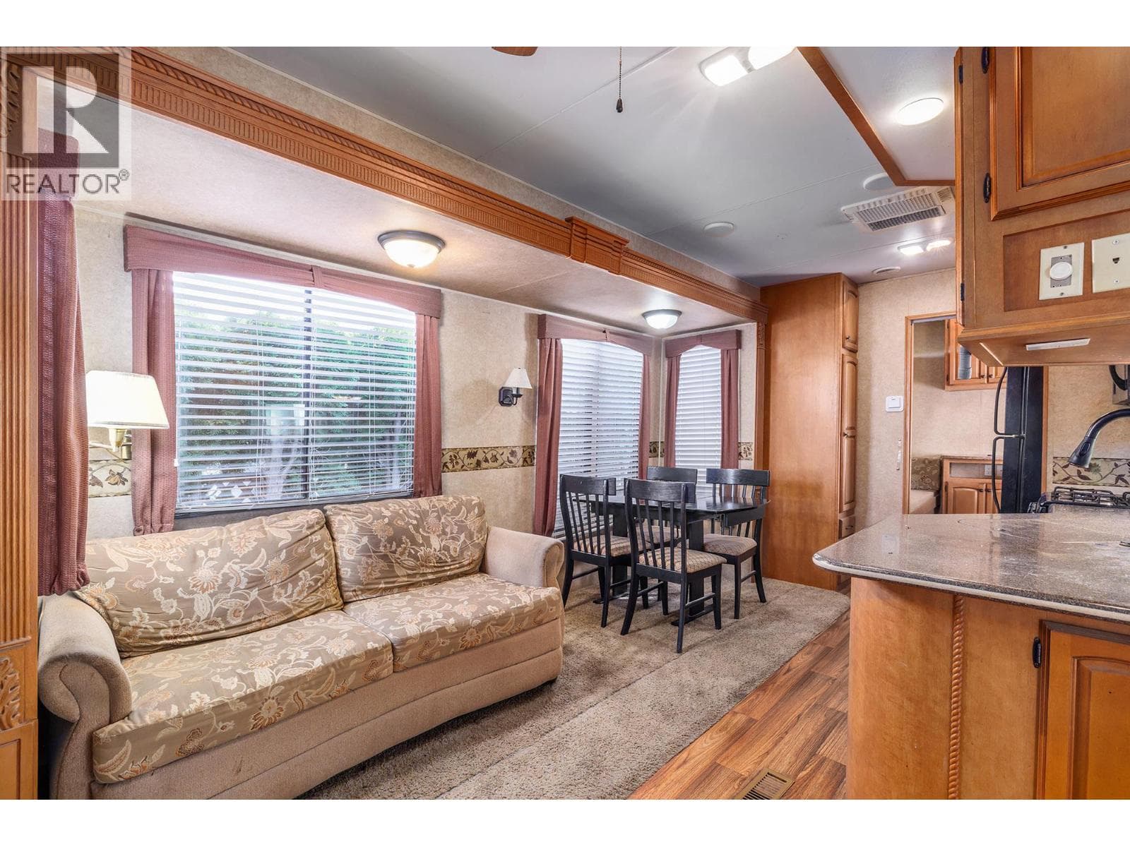 600 415 COMMONWEALTH ROAD, Interior REALTORS® — photo 4