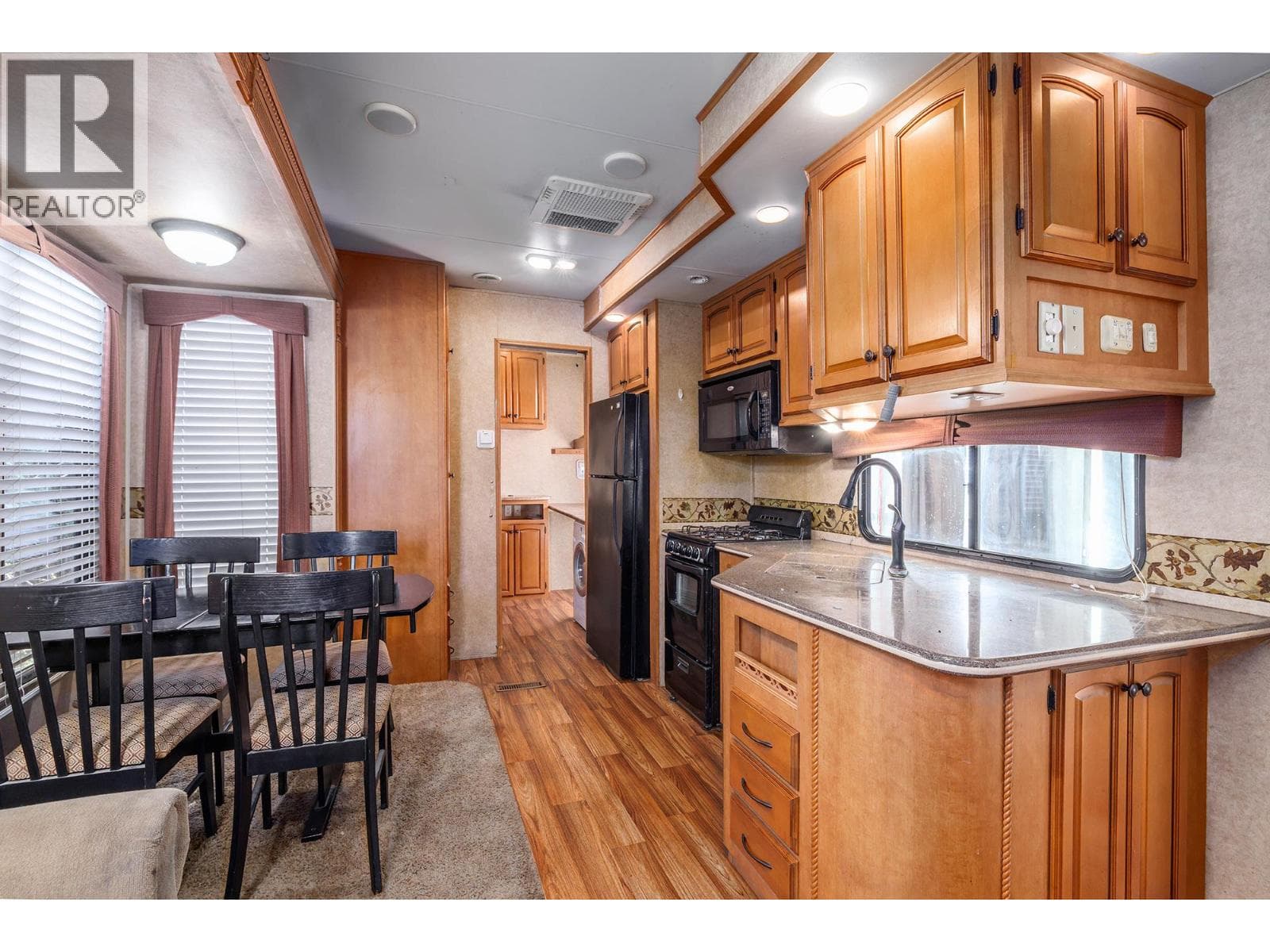 600 415 COMMONWEALTH ROAD, Interior REALTORS® — photo 5