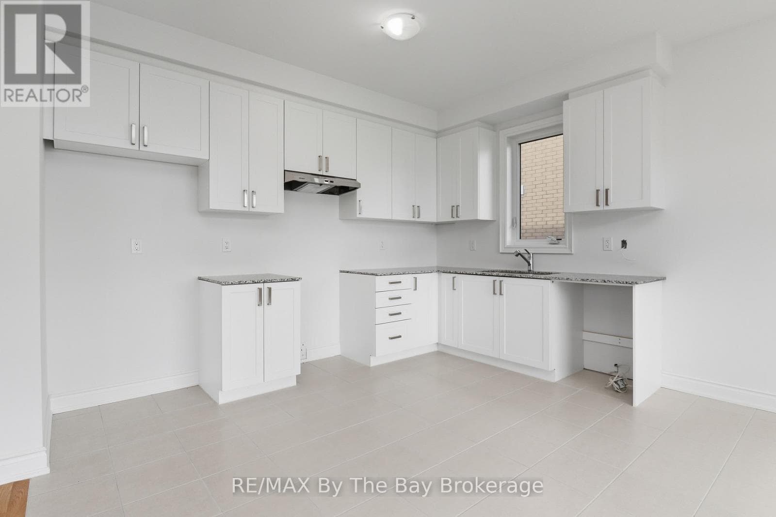 65 AMBER DRIVE, OnePoint — photo 3