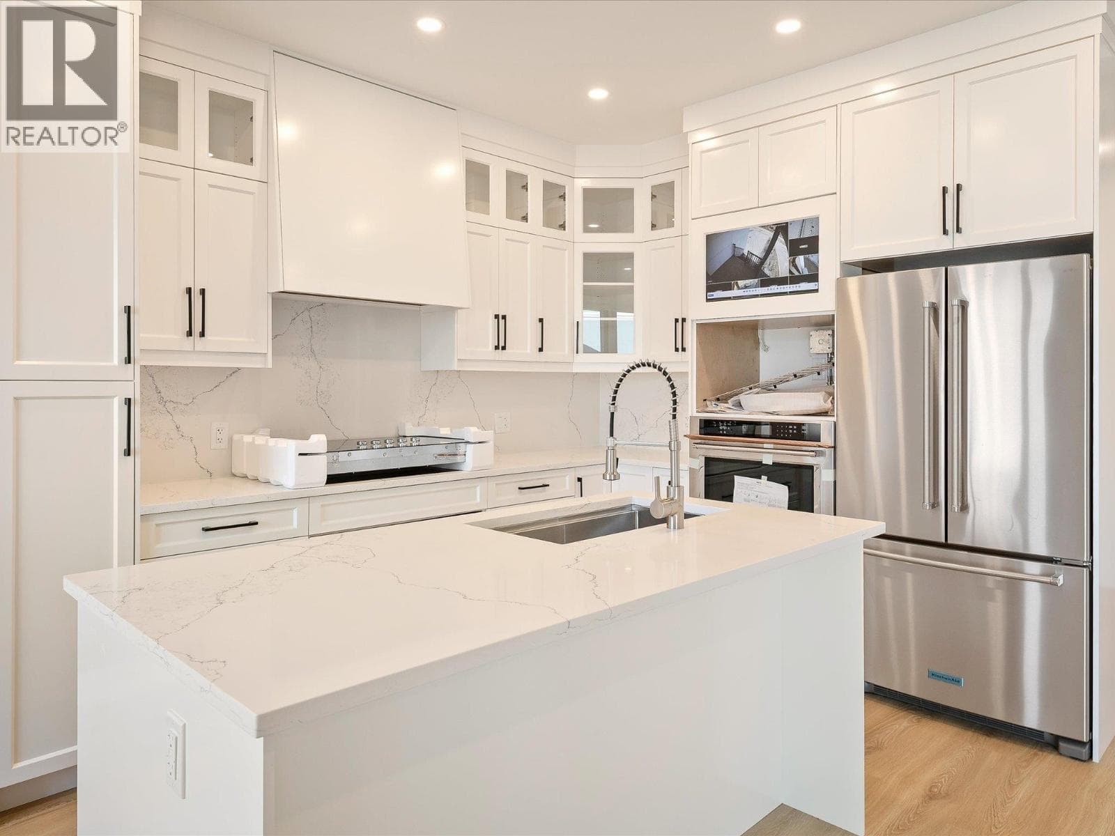 1005 PHARE CRESCENT, Greater Vancouver — photo 2
