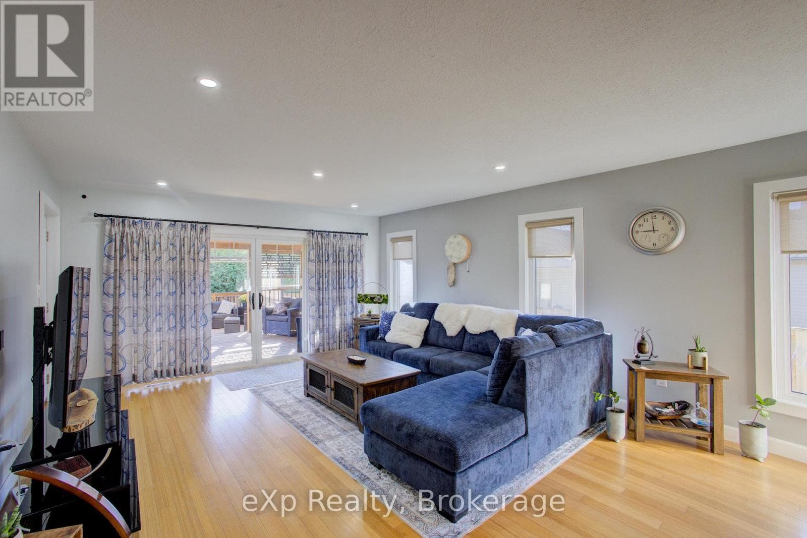 156 SPARLING STREET, OnePoint — photo 2