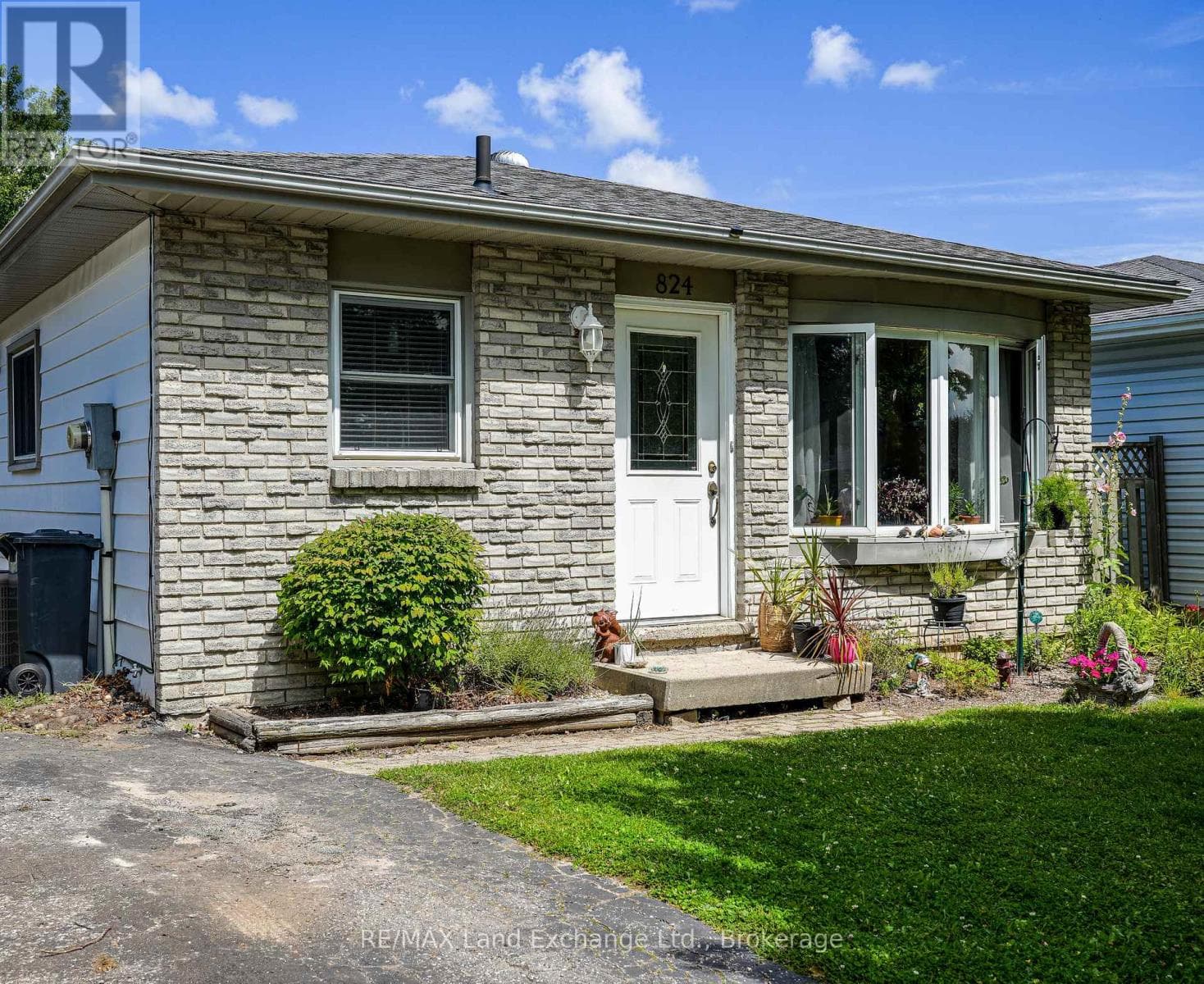 824 ANDREW MALCOLM DRIVE — photo 2
