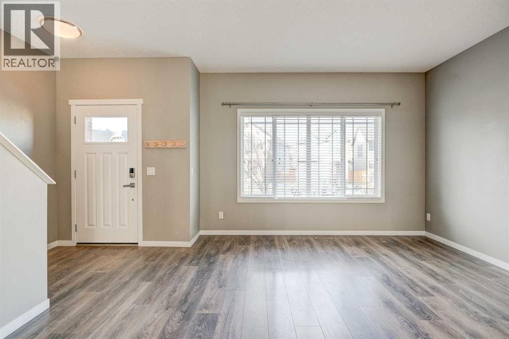 198 MASTERS AVENUE SOUTHEAST — photo 3
