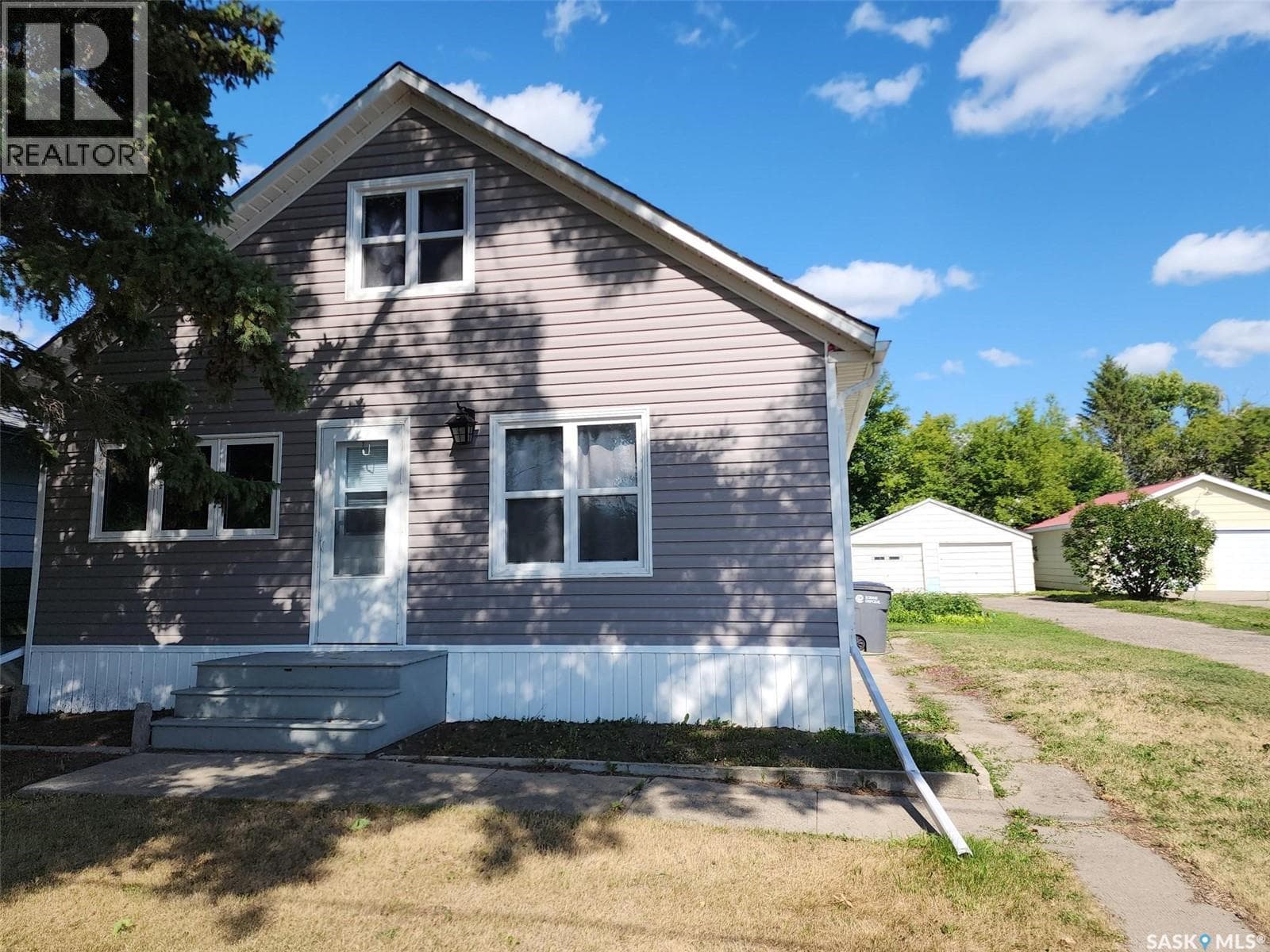 805 Pacific STREET, Saskatchewan — photo 2