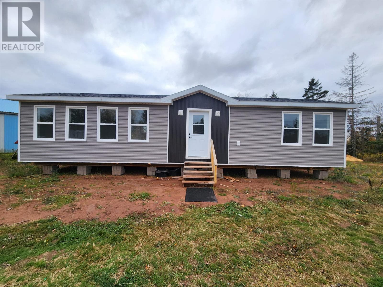 2751 Peters Road in