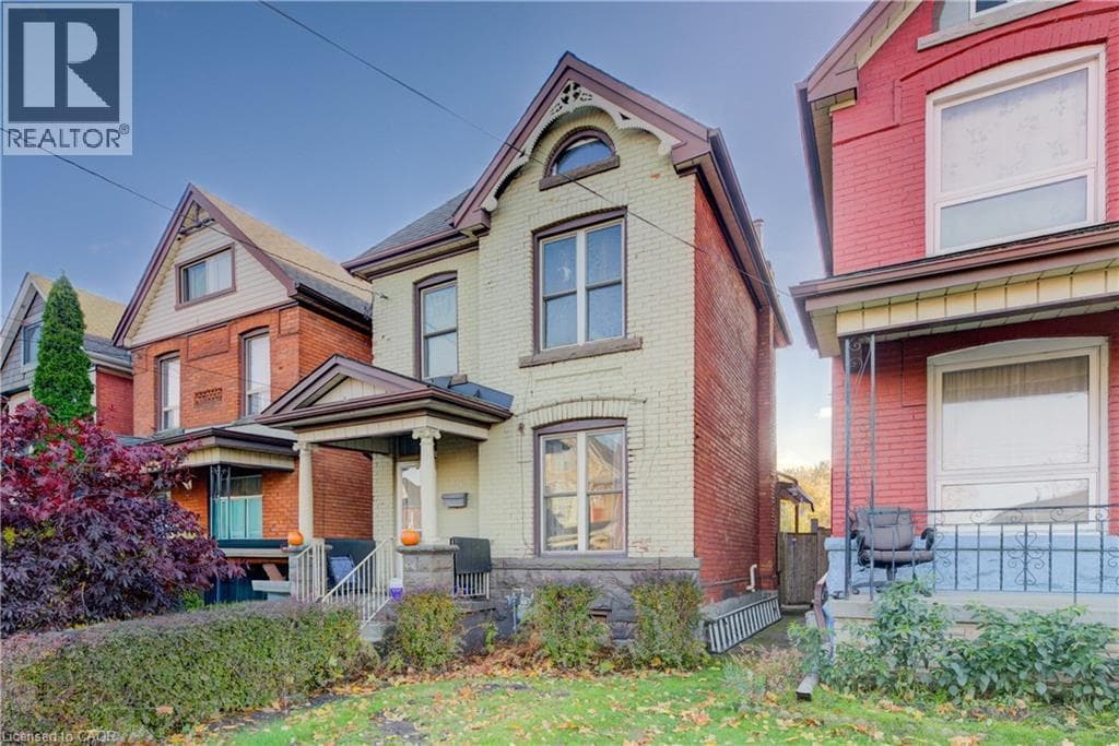 82 SIMCOE STREET EAST in North End East
