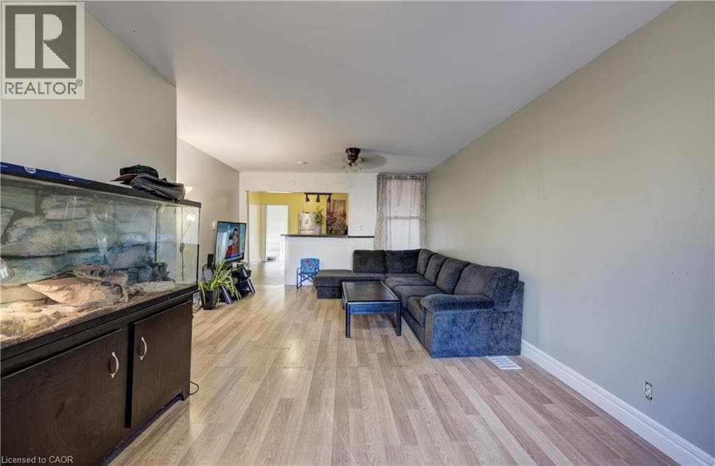 82 SIMCOE STREET EAST, Cornerstone — photo 5