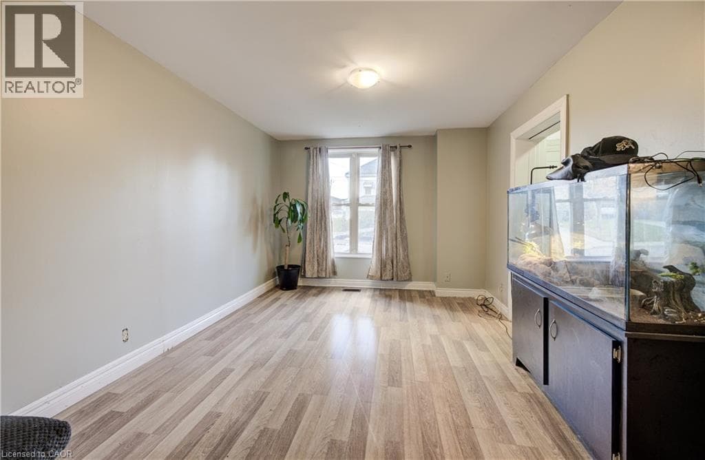 82 SIMCOE STREET EAST, Cornerstone — photo 4
