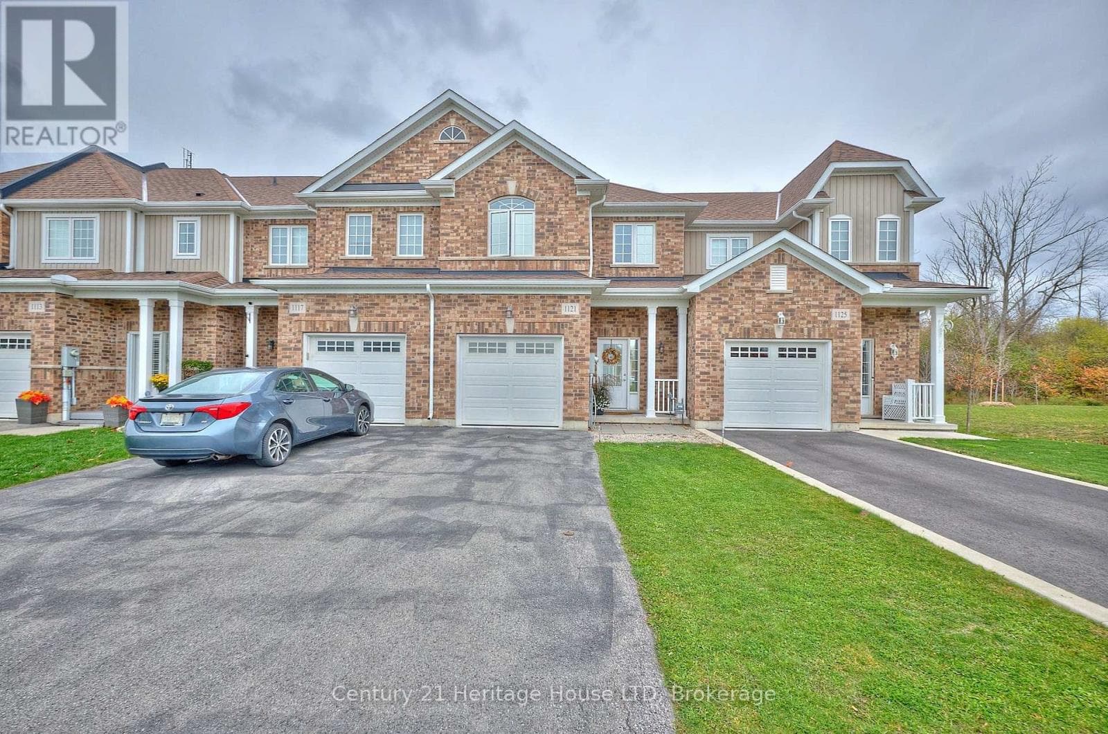 1121 MEADOWOOD STREET in 