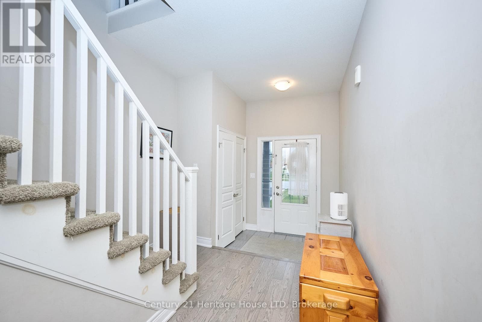 1121 MEADOWOOD STREET — photo 3