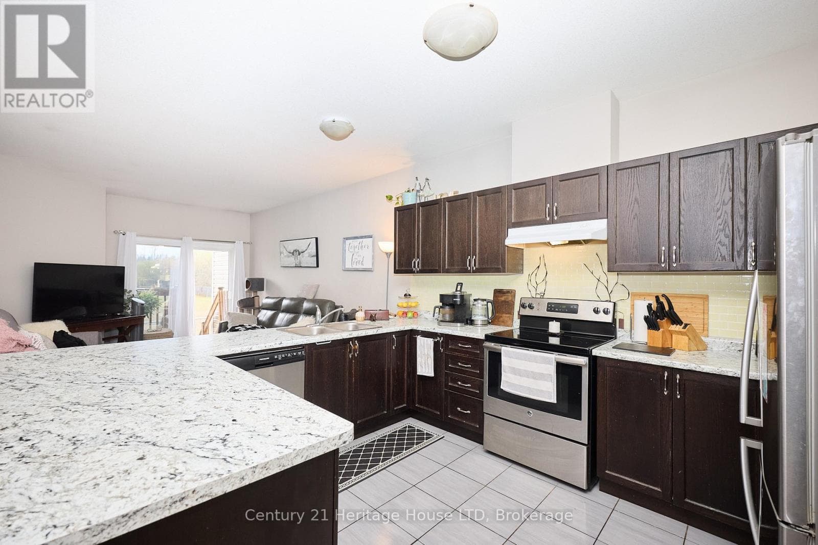 1121 MEADOWOOD STREET — photo 4
