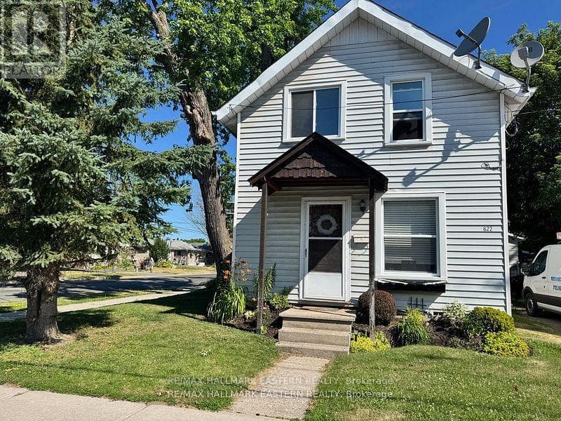 822 ST. MARY'S STREET, Central Lakes — photo 2