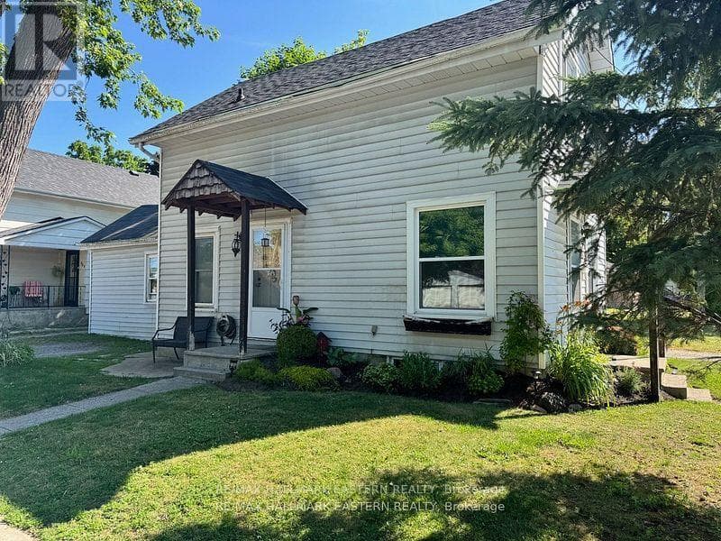 822 ST. MARY'S STREET, Central Lakes — photo 3