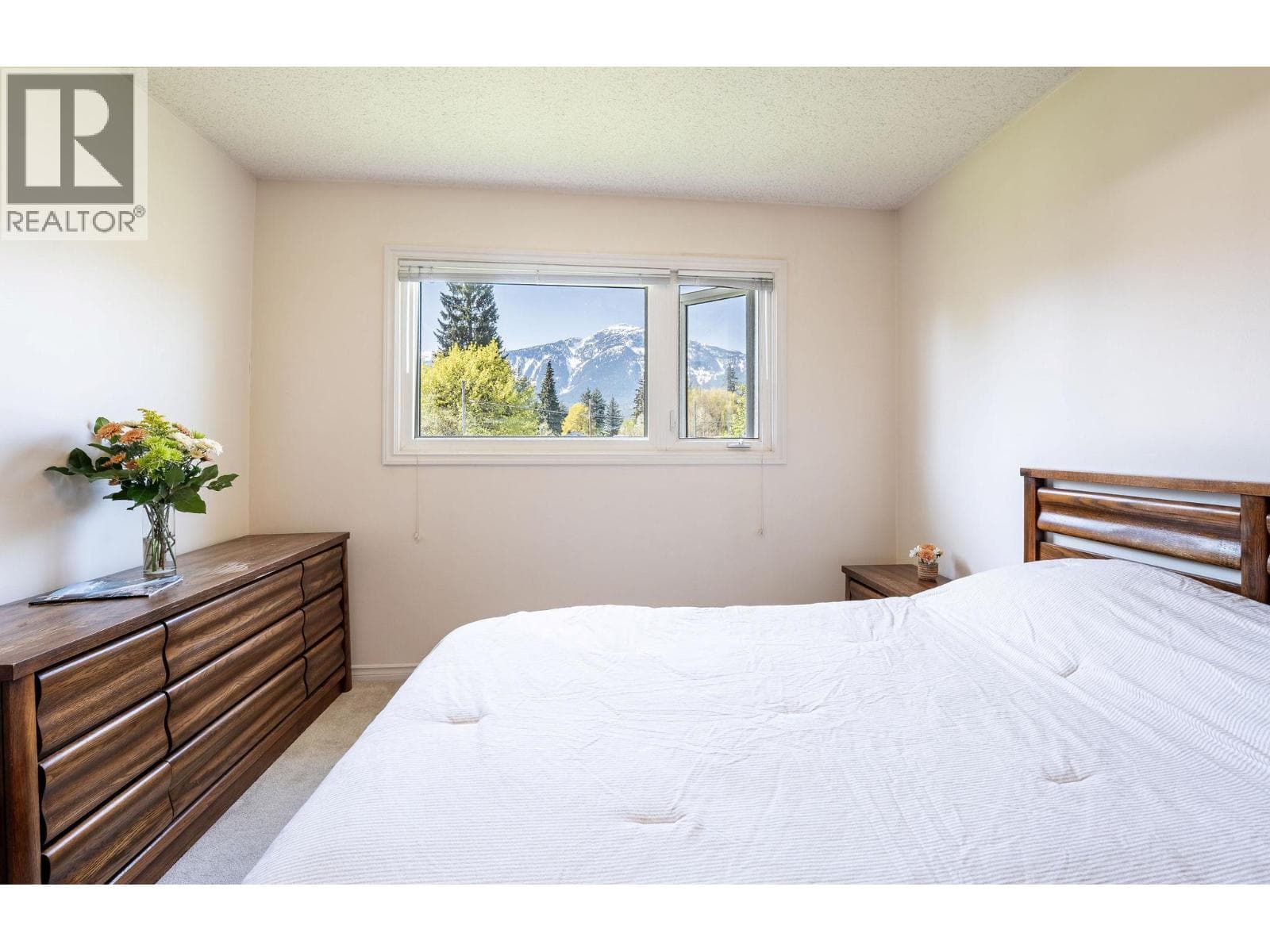 815 Fourth Street E, Interior REALTORS® — photo 5