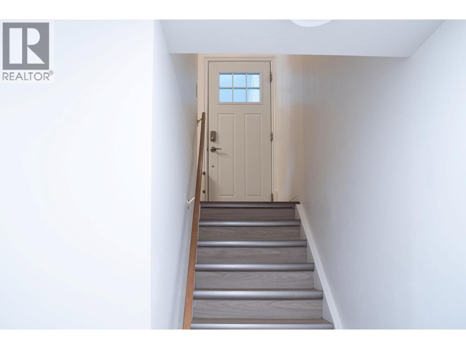 815 Fourth Street E, Interior REALTORS® — photo 4