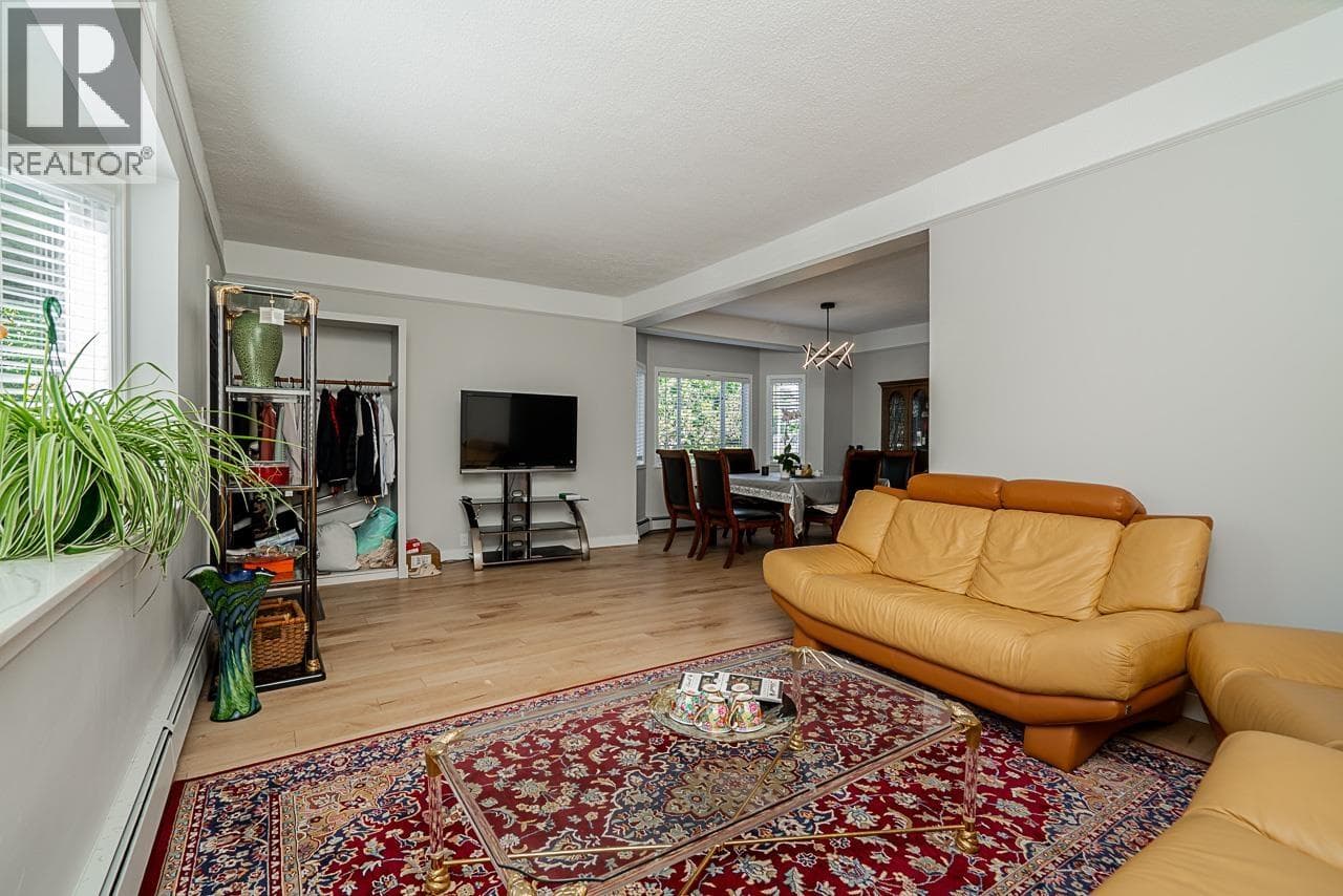 3099 WEST 6TH AVENUE — photo 2