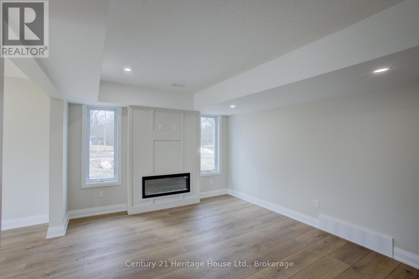 4 - 229 BRUCE STREET S — photo 5