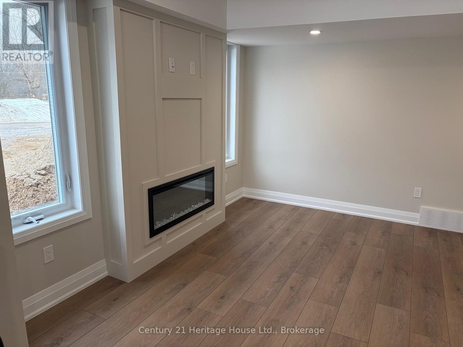 4 - 229 BRUCE STREET S — photo 4