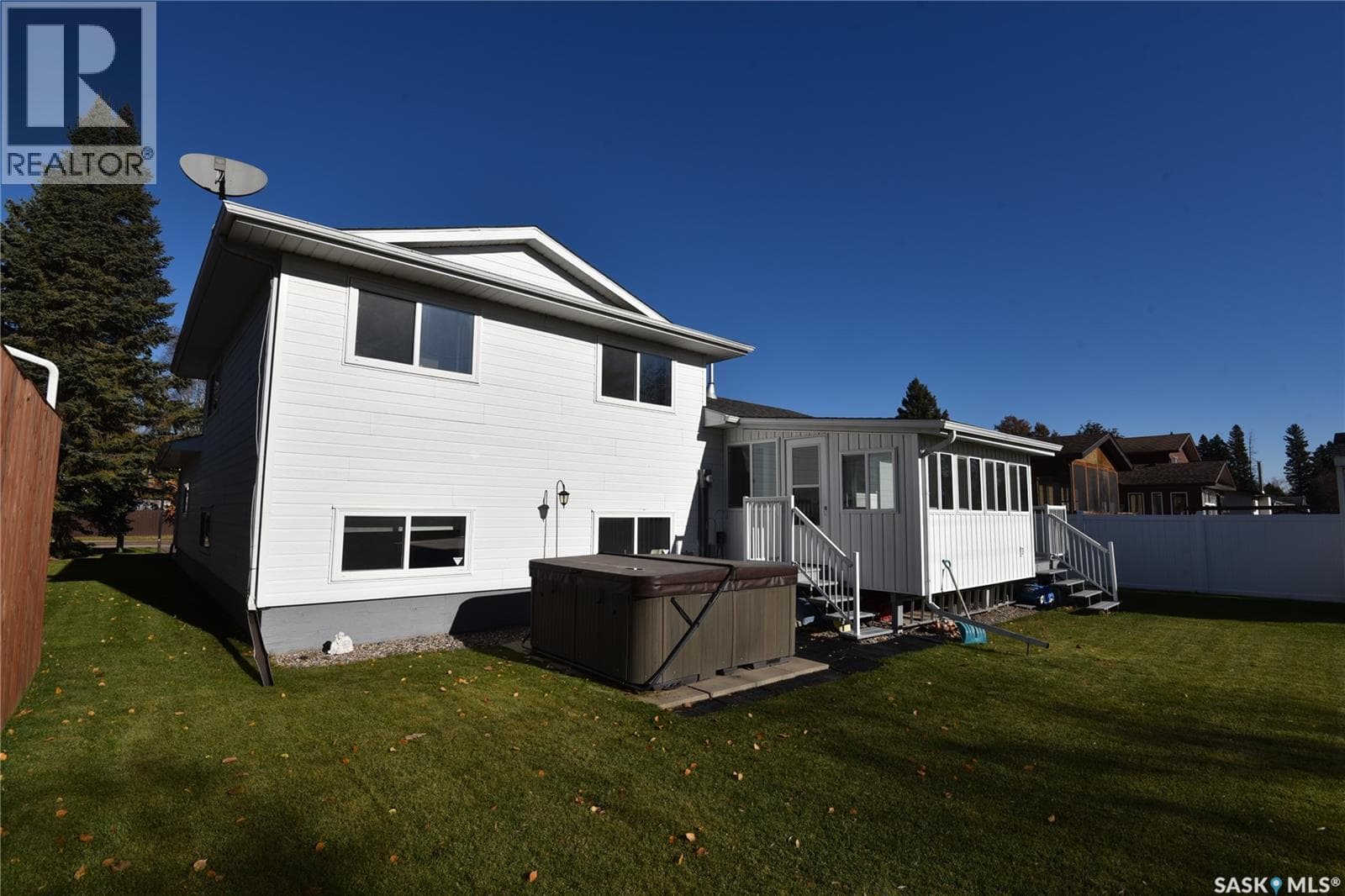 402 watson CRESCENT, Saskatchewan — photo 2