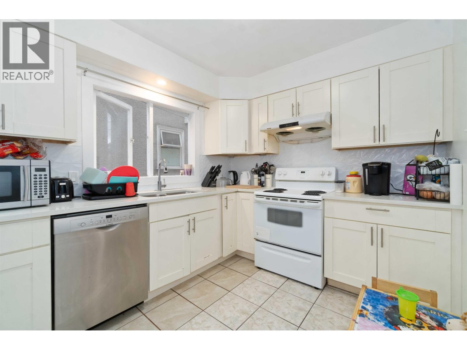 5735 EARLES STREET, Greater Vancouver — photo 2